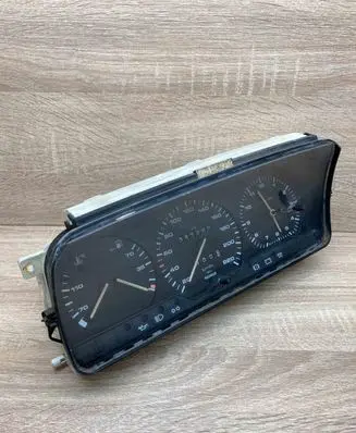 Volkswagen PASSAT B3 Speedometer (instrument cluster) 357919033A 6160462007 LHD