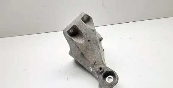 BMW 1 E81 E87 Engine mounting bracket 6781916 22116781916