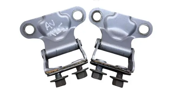 Tailgate/trunk/boot hinge