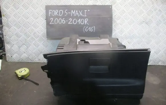 Ford S-MAX Glove box