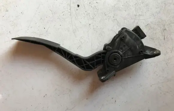 Nissan Navara D23 Accelerator throttle pedal 180024KJ0A
