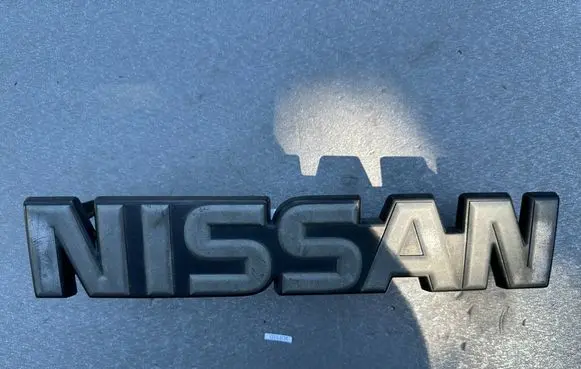 Manufacturer badge logo/emblem