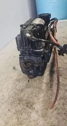 Audi A6 S6 C6 4F Air suspension compressor/pump 4F0616005D