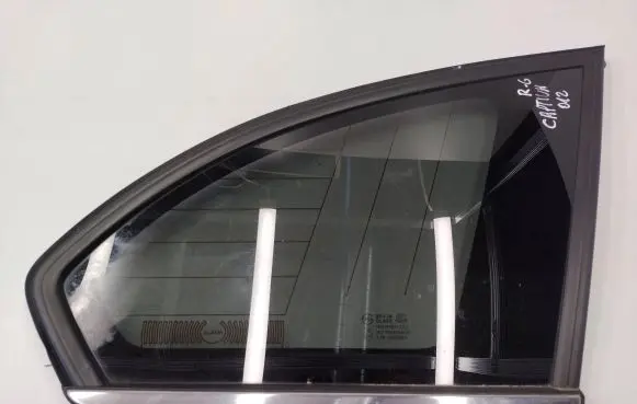 Chevrolet Captiva Rear side window 96622513