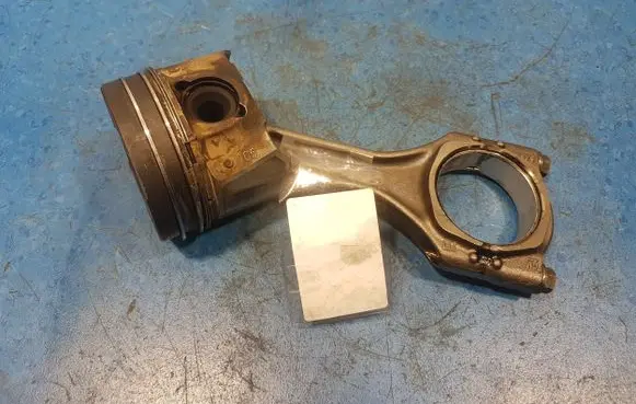 Opel Astra J Piston 0687776302