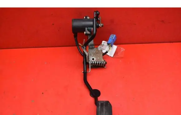 Opel Frontera B Accelerator throttle pedal 