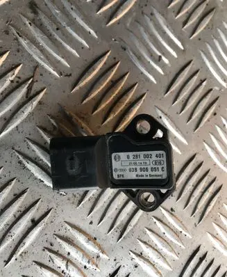 Volkswagen PASSAT B6 Air pressure sensor 038906051C 0281002401
