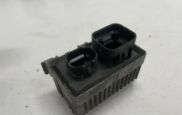 Opel Insignia A Glow plug pre-heat relay 55574293