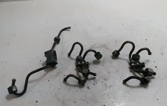 BMW 3 E90 E91 Fuel injector supply line/pipe 