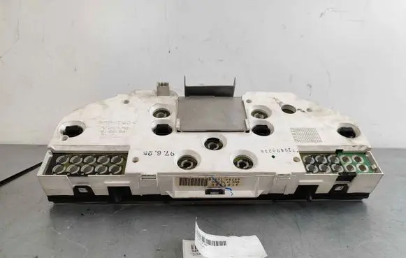 Volvo V70 Speedometer (instrument cluster) 9451530
