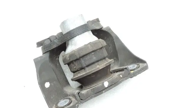 Volvo XC90 Engine mount bracket 31330588 31480353