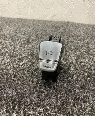 BMW 7 G11 G12 Hand parking brake switch 6847013