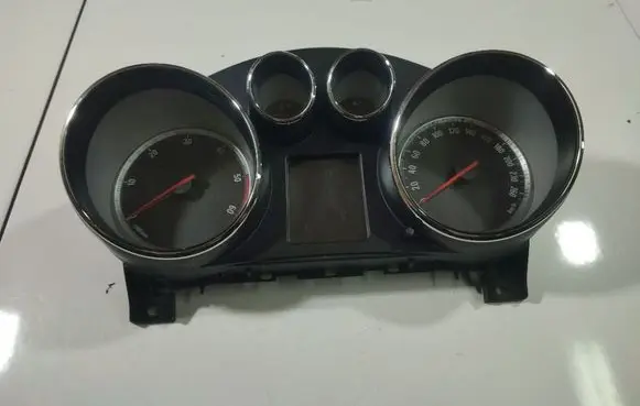 Opel Insignia A Speedometer (instrument cluster) SW06A2