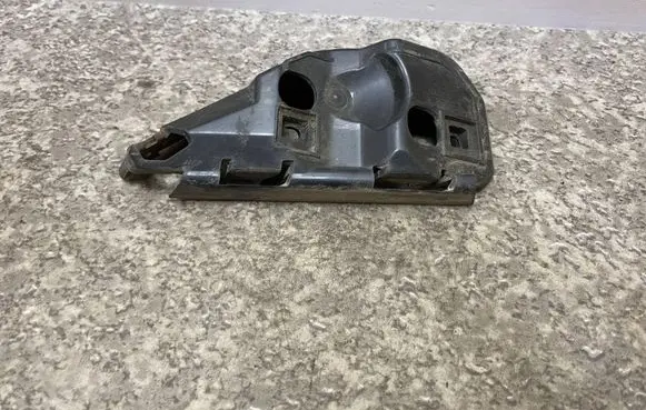 Volvo V50 Front bumper mounting bracket 31265397