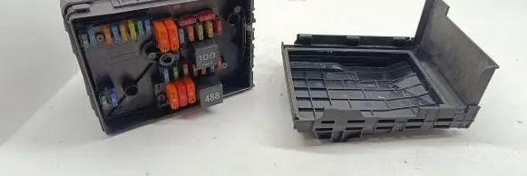 Volkswagen Caddy Fuse module 1K0937132F