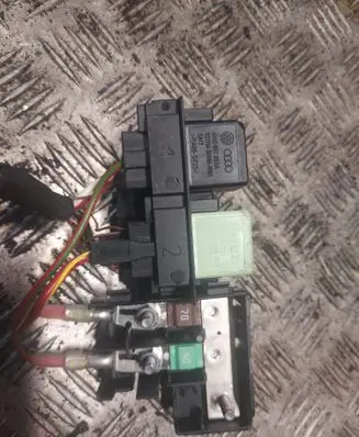 Audi Q5 SQ5 Relay mounting block 80A937503 4H0951253A 4H0951253