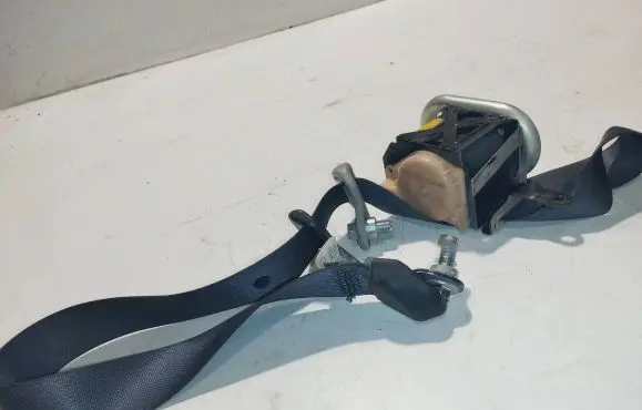 Mazda 6 Front seatbelt