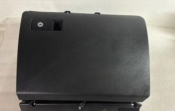 Volkswagen PASSAT B6 Glove box 3C1857114 T0024226 P0108696