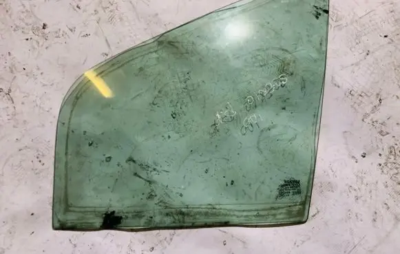 Renault Scenic I Front door vent window glass four-door 