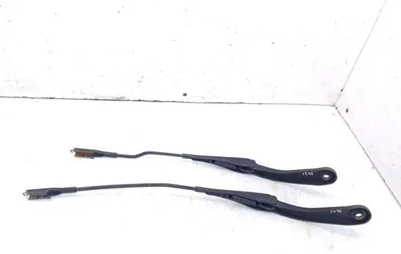 BMW 1 F20 F21 Front wiper blade arm 7239519 7239520 61617239519