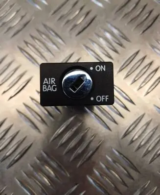 Passenger airbag on/off switch