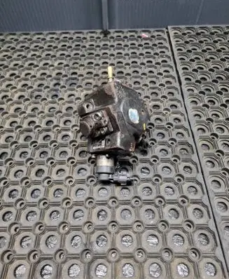 Renault Trafic III (X82) Fuel injection high pressure pump 0445010404
