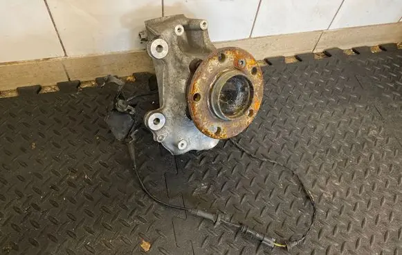 BMW 4 F32 F33 Front wheel hub 19878810