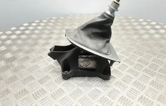 Toyota Auris 150 Gear shifter/selector 112102102