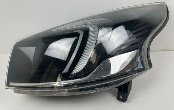 Opel Vivaro Headlight/headlamp 260606315R 03867960 1EE01156501
