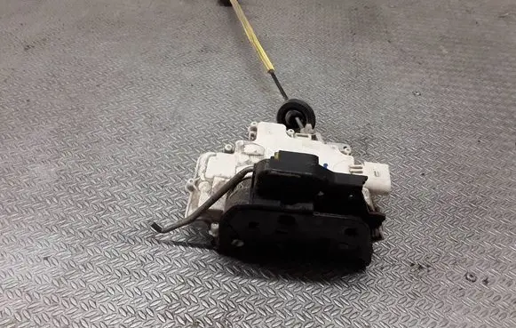 Audi A6 S6 C6 4F Rear door lock 4F0839016