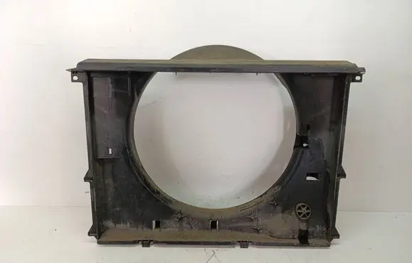 BMW 7 E38 Radiator cooling fan shroud 17055839