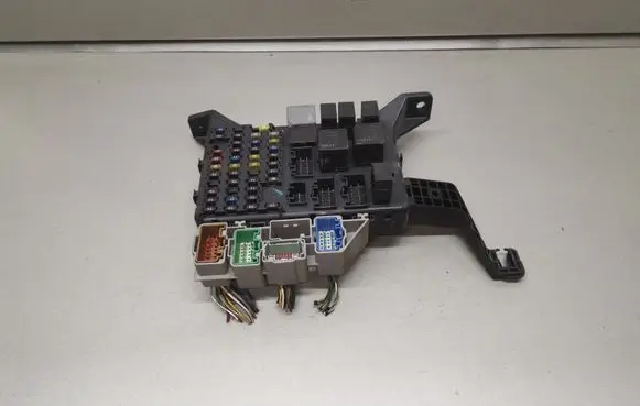 Ford Mondeo Mk III Fuse module 1S7T14A073AE