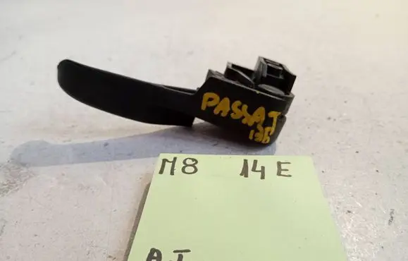 Volkswagen PASSAT B5 Engine bonnet (hood) release handle