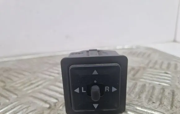 Mitsubishi Galant Wing mirror switch 2775