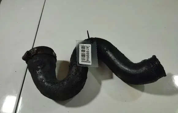 Volkswagen PASSAT B5.5 Intercooler hose/pipe 