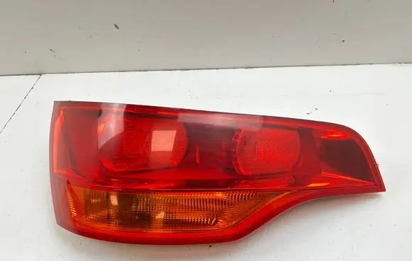 Audi Q7 4L Tailgate rear/tail lights 4L0945093