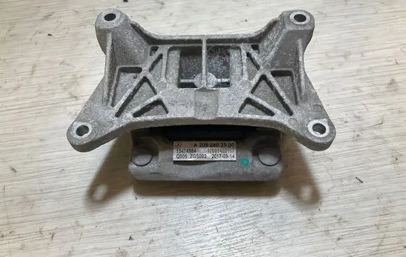 Gearbox mounting bracket