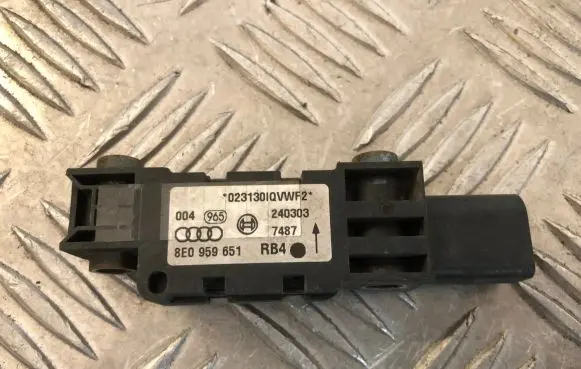 Audi A4 S4 B6 8E 8H Airbag deployment crash/impact sensor 8E0959651 7487 240303