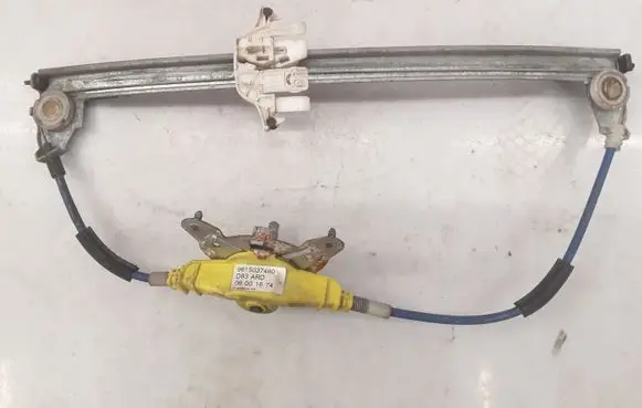 Rear door manual window regulator