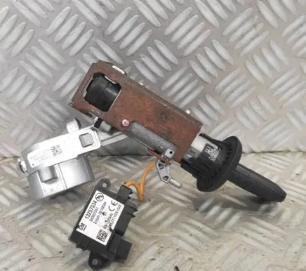 Opel Astra J Ignition lock 20939745 10720510200