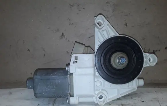 Mercedes-Benz ML W164 Front door window regulator motor 0130822273 A2518200742
