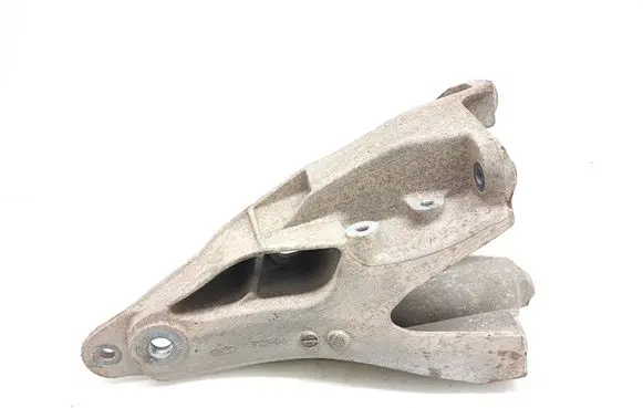 Engine mounting bracket