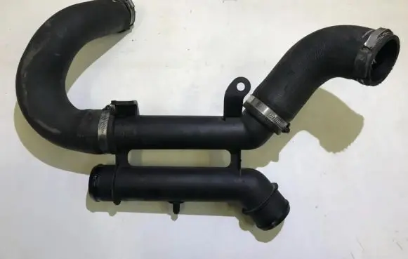 Intercooler hose/pipe