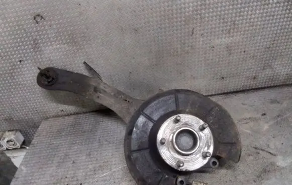 Rear wheel hub spindle/knuckle