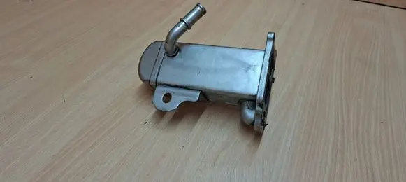 Citroen DS5 EGR valve cooler V29004027