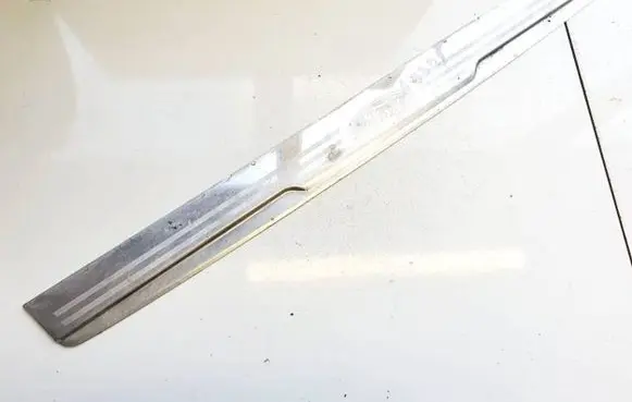 Front sill trim cover