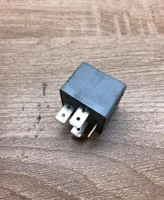 Volkswagen PASSAT B5 Other relay 141951253B 20240072