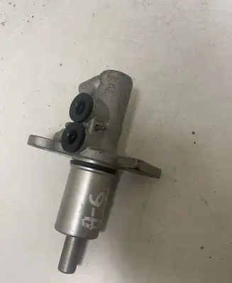 Audi A6 S6 C6 4F Master brake cylinder