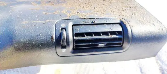 KIA Sorento Dash center air vent grill 970502P100 97050-2P100