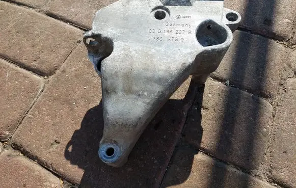 Audi A3 S3 8P Engine mounting bracket 03G199207B